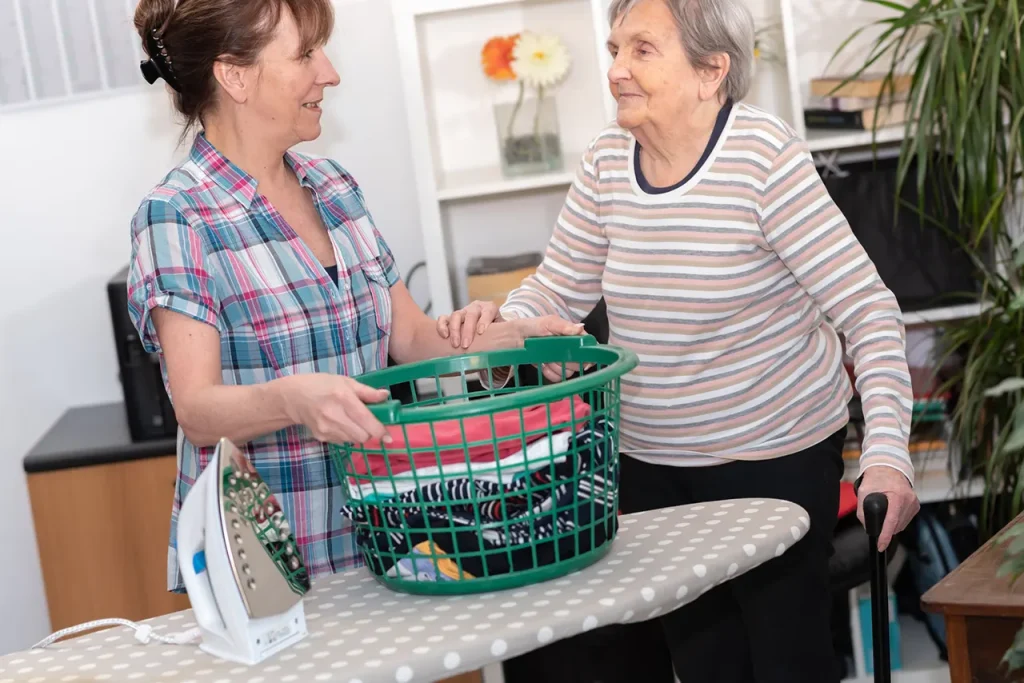 L'importance du repassage titres-services professionnel pour les personnes âgées